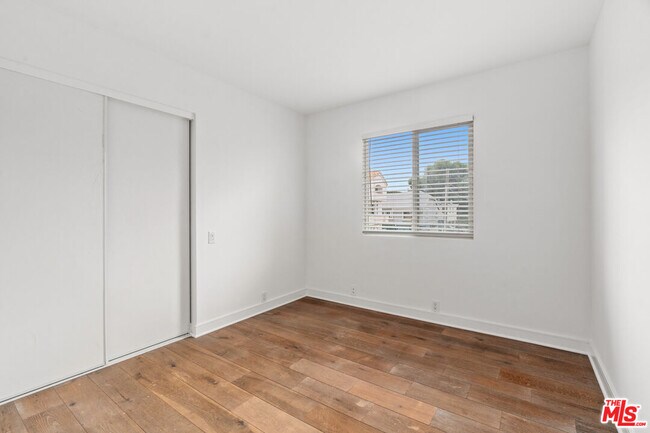 Building Photo - 2508 Arizona Ave