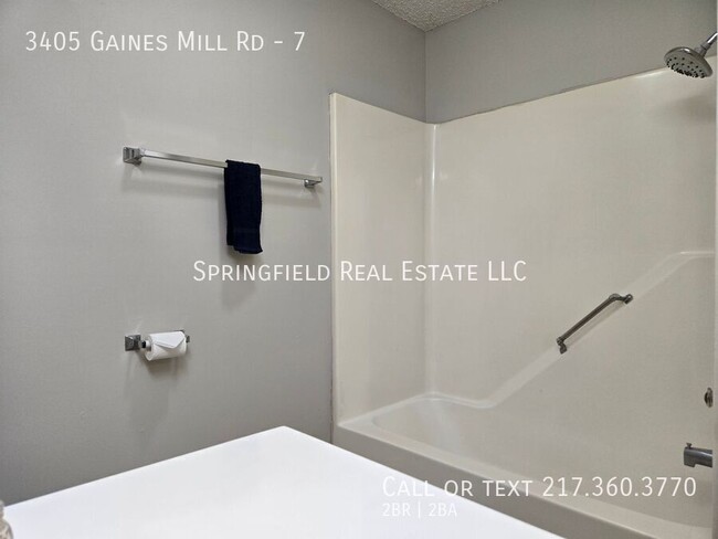 Building Photo - Here Comes the Sun: Freshly Updated 2 Bed,...