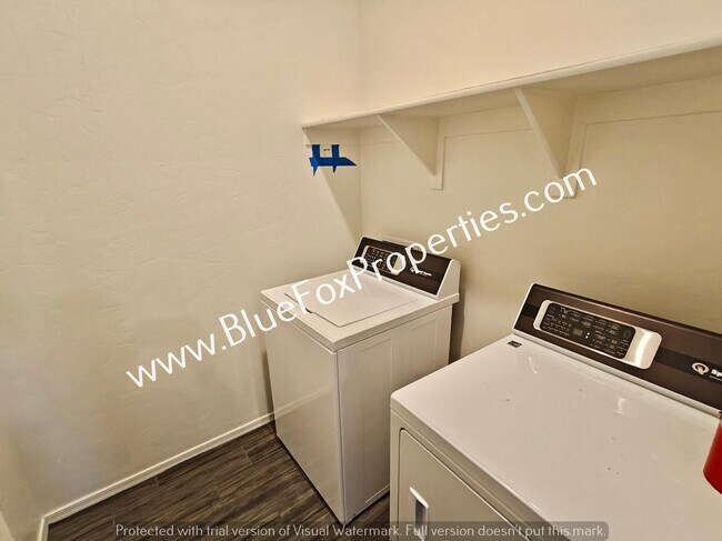 Building Photo - 7926 S Golden Bell Dr