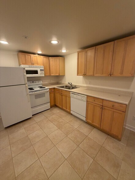 Building Photo - 6410 Phinney Ave N