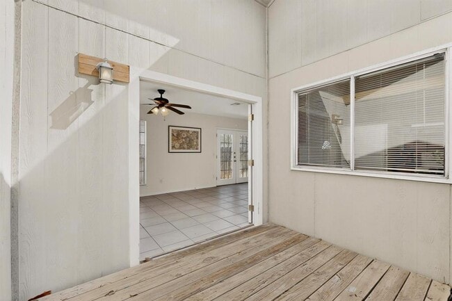 Building Photo - 10003 Rutland Village E