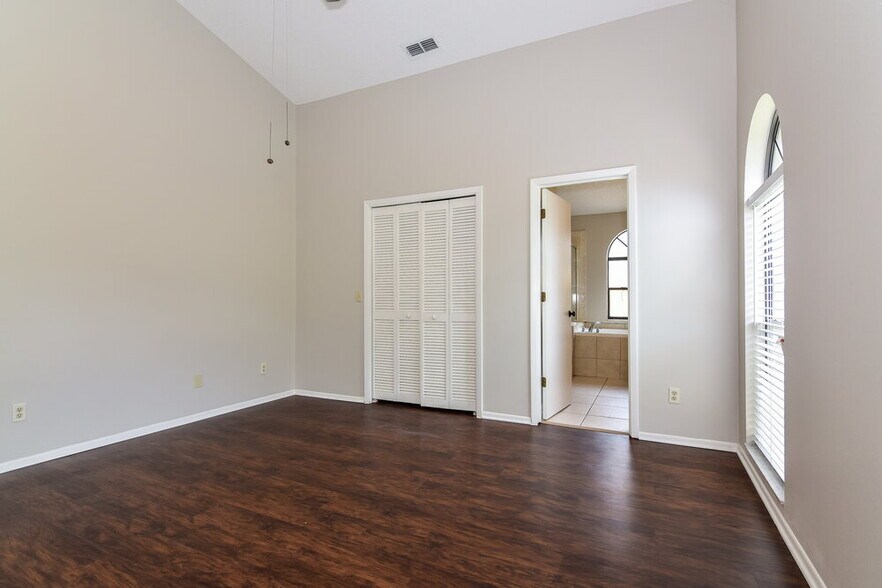 Building Photo - 600 Birgham Pl