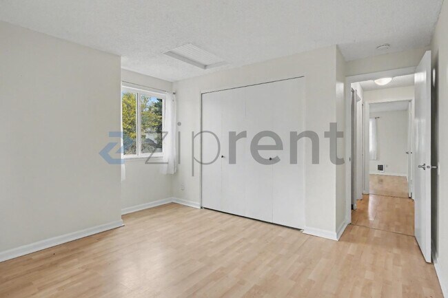 Building Photo - 5160 SW 180th Ave