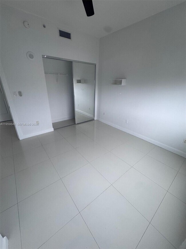 Building Photo - 315 NE 3rd Ave