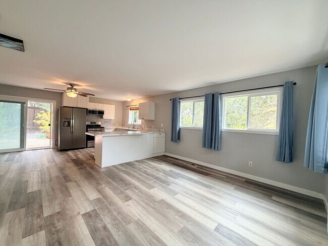 Building Photo - Serene 1-Bedroom Home with Privacy & Nature Views