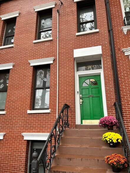 Building Photo - 10 -31 51st Avenue