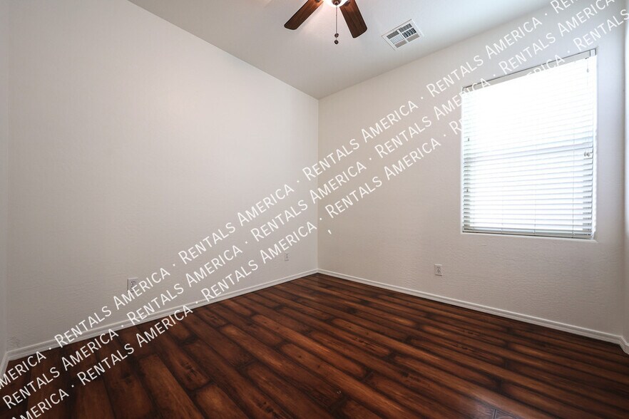 Building Photo - 2010 S Falcon Dr