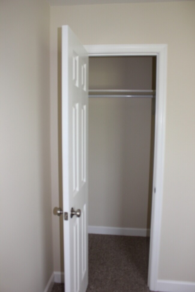 Building Photo - 3 Bedroom, 2.5 Bath Townhome for Rent