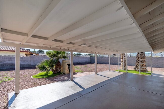 Building Photo - 1319 S Lindell Rd