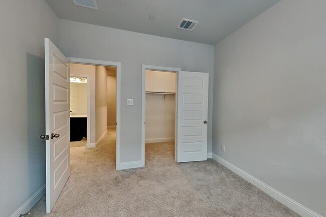 Building Photo - 4417 Benton Ln