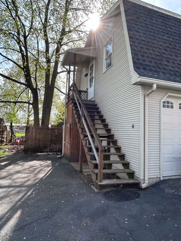 Building Photo - 16 W Main St