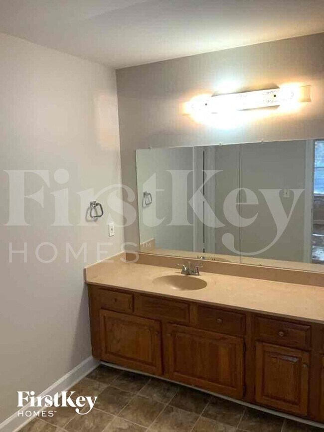 Building Photo - 1395 Oakengate Dr