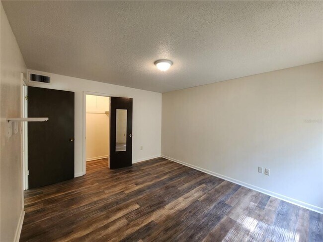 Building Photo - 300 NW 20th Ave