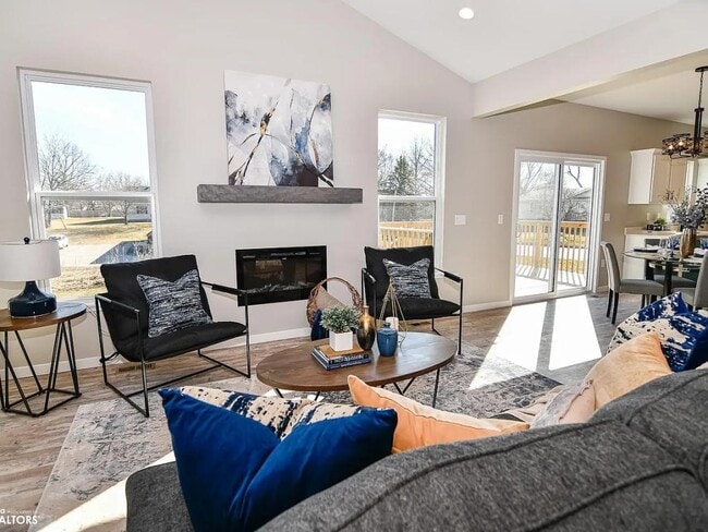 Building Photo - 2501 N Terrace Dr