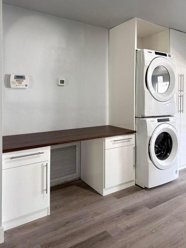 Building Photo - 1455 NE Silver Maple Way