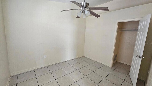 Building Photo - 711 Lake Jessie Dr