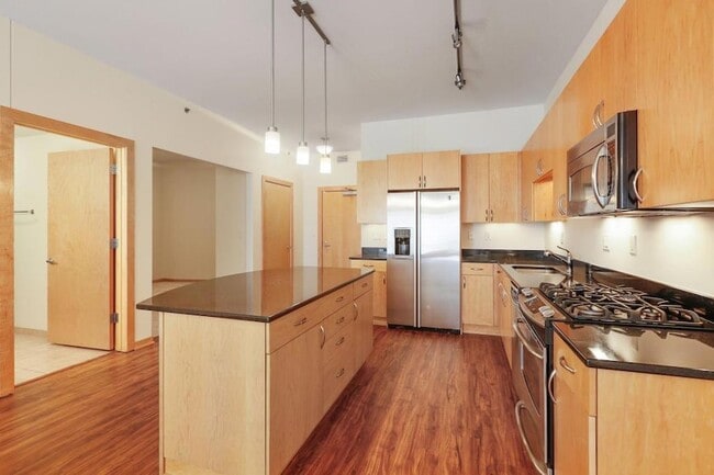 Building Photo - 401 N 2nd St