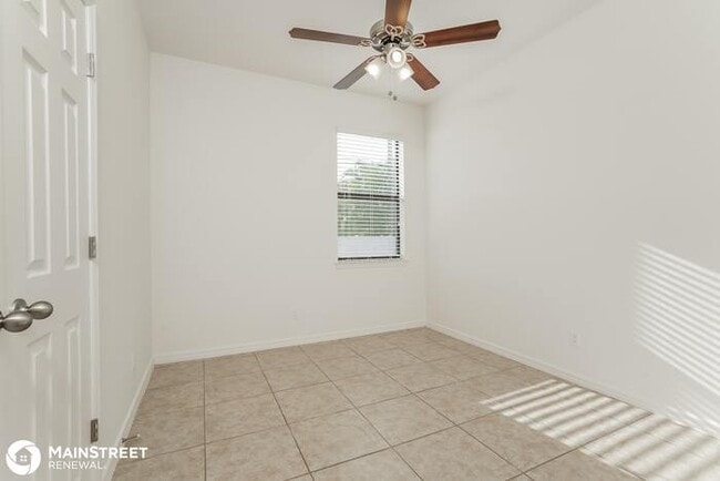 Building Photo - 945 SW 6th Pl