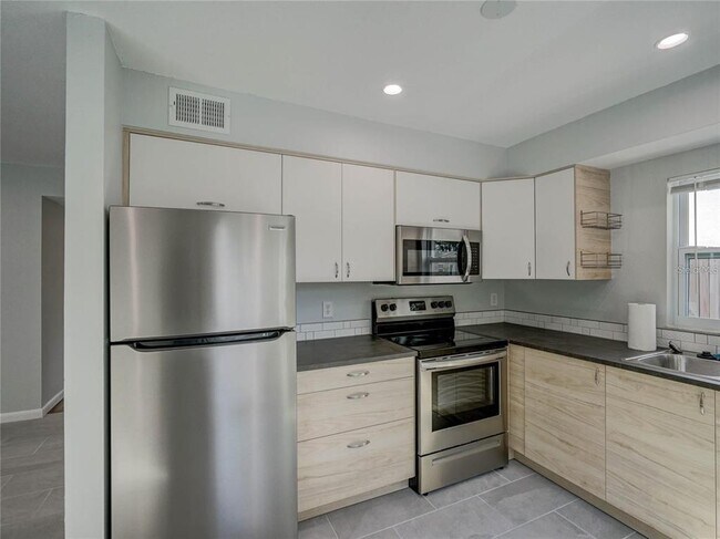 Building Photo - 1007 Sumner Blvd