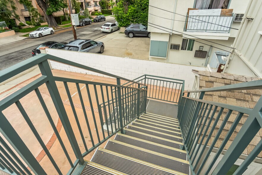 Stairwell leading up to unit - 4708 Orion Ave