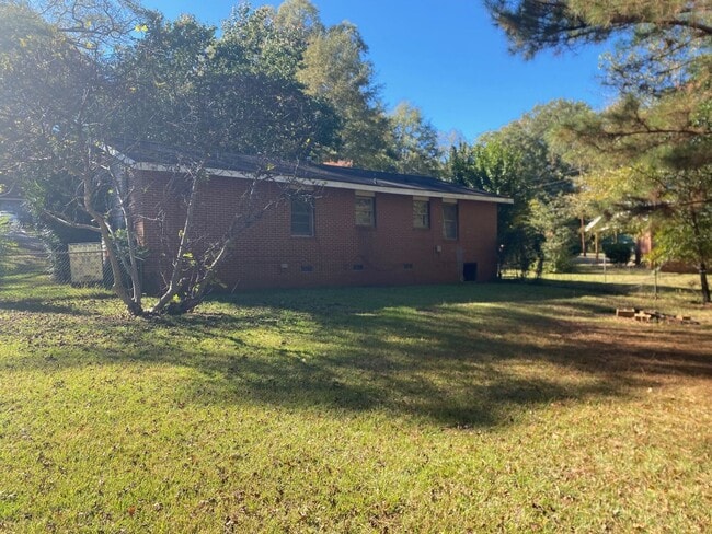 Building Photo - 381 Magnolia Ave