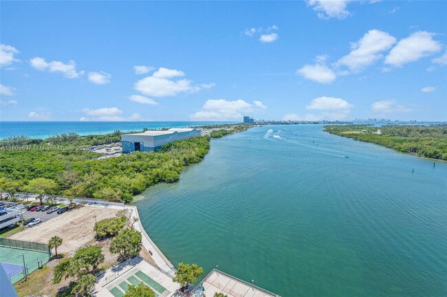 Building Photo - 300 Bayview Dr