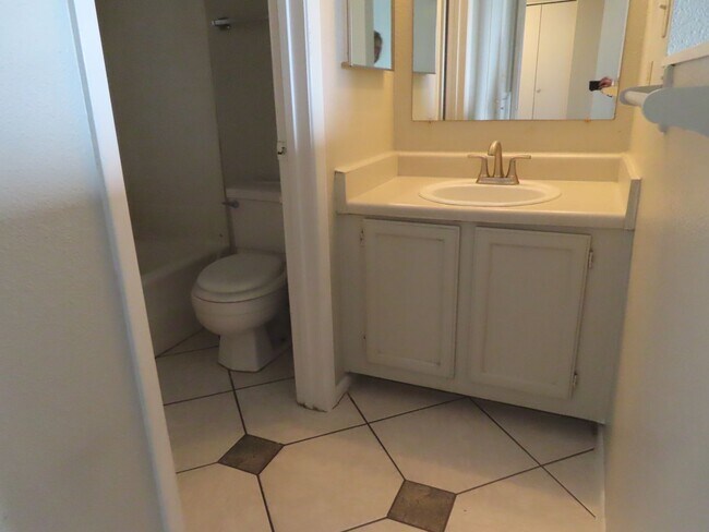 Building Photo - North Mesa 2 Bedroom 2 Bath Condo in Gated Community