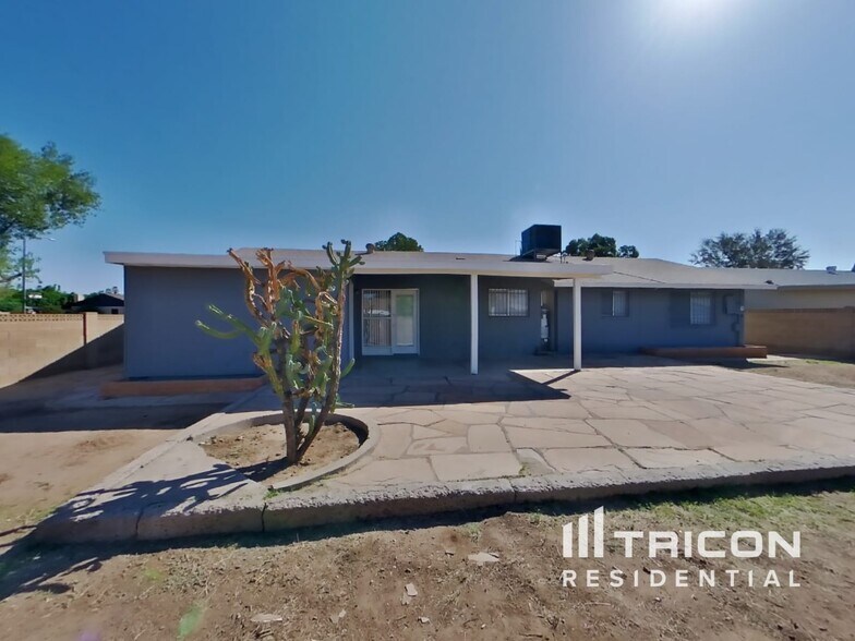 Building Photo - 3771 W Dalphin Rd