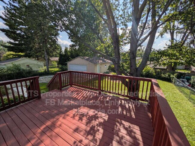 Building Photo - 306 Parkview Dr