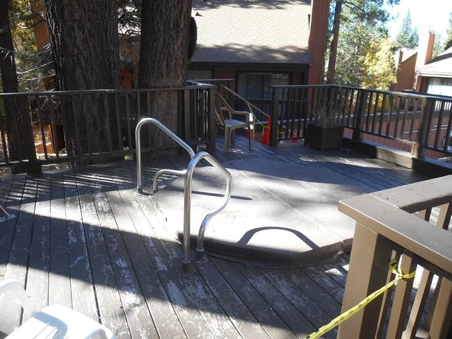 Building Photo - 2 bedroom plus loft condo with carport