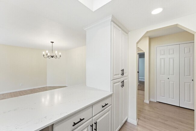 Building Photo - 1041 W Grindelwald Ct