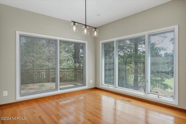 Building Photo - 38 Pinebrook Dr