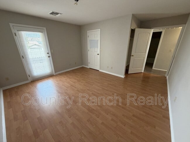 Building Photo - 2899 Country Club Dr