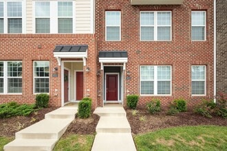 Building Photo - Gorgeous 3 Bedroom Townhome in Henrico!