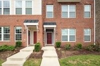 Building Photo - Gorgeous 3 Bedroom Townhome in Henrico!