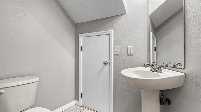 Building Photo - 9402 Charlesberg Dr