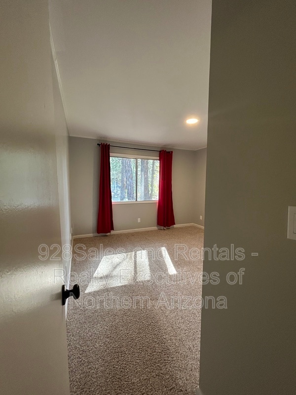 Building Photo - 3341 S Walkup Dr