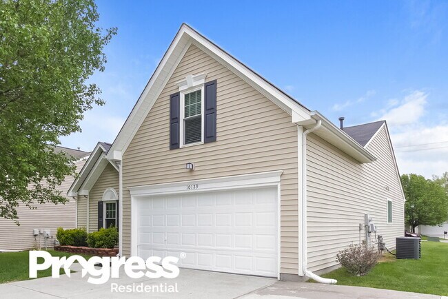 Building Photo - 10129 Green Hedge Ave