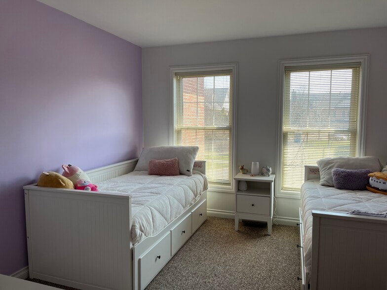 Building Photo - 5748 Hampshire Ln