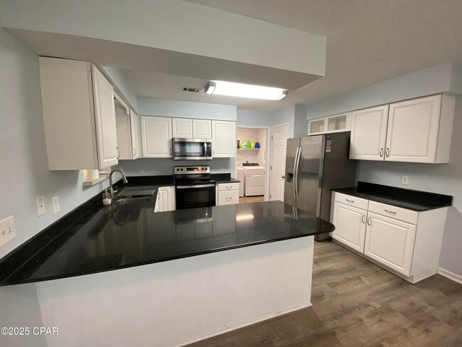 Building Photo - 3657 Oakbrook Ln