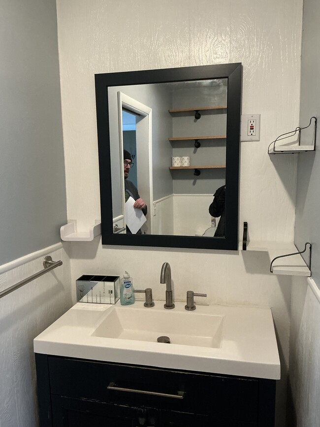 Building Photo - 2285 E Carriage Hill Dr