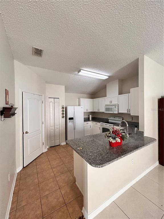 Building Photo - 5727 Vista Linda Dr