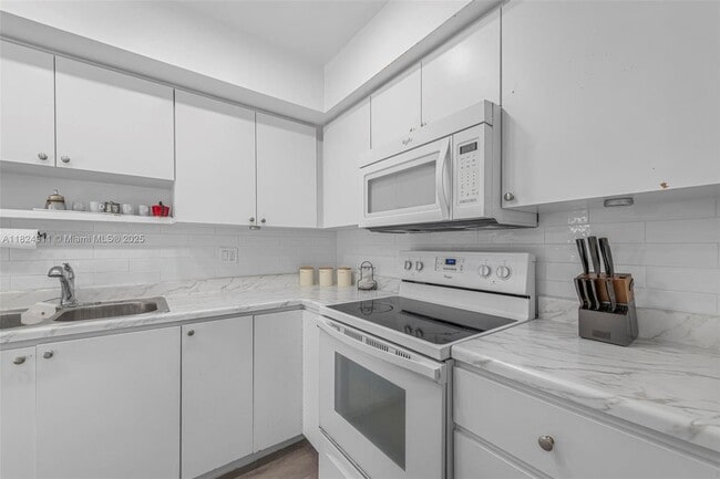 Building Photo - 1356 Pelican Ct