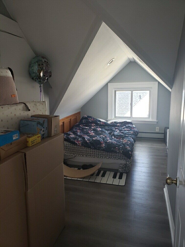 third floor bedroom used for stroage and spare bed - 83 Beaumont St