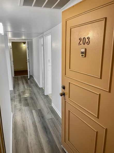 Building Photo - 14850 Hesby St