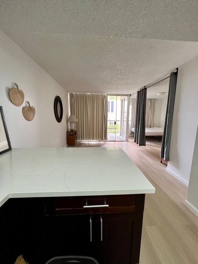 Building Photo - Ala Wai Terrace