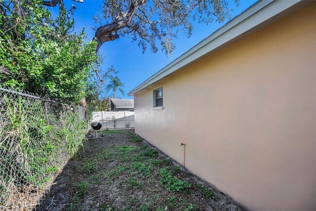 Building Photo - 1000 Crane Ct