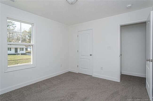 Building Photo - 907 Rochester Dr