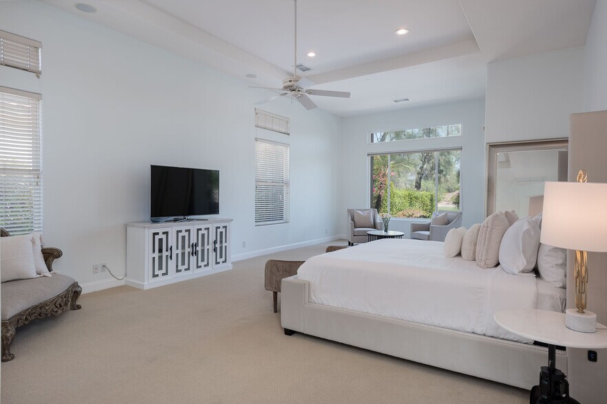 Building Photo - 45 Vista Encantada