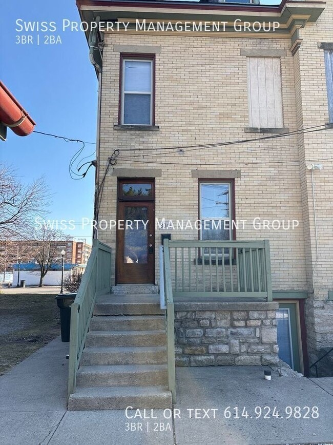 Building Photo - 804 1/2 E Main St-